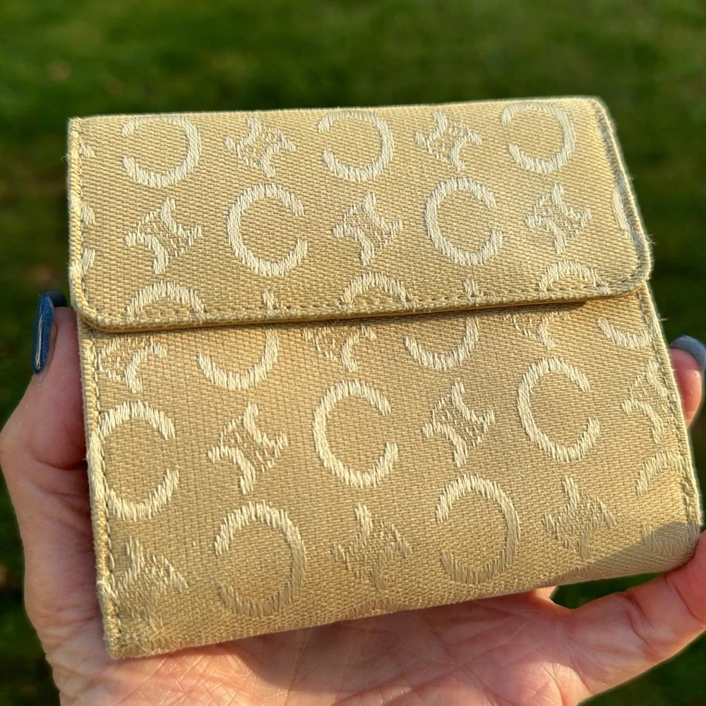 Celine CC monogram denim wallet in yellow in like new condition. authent… - Picture 15 of 15